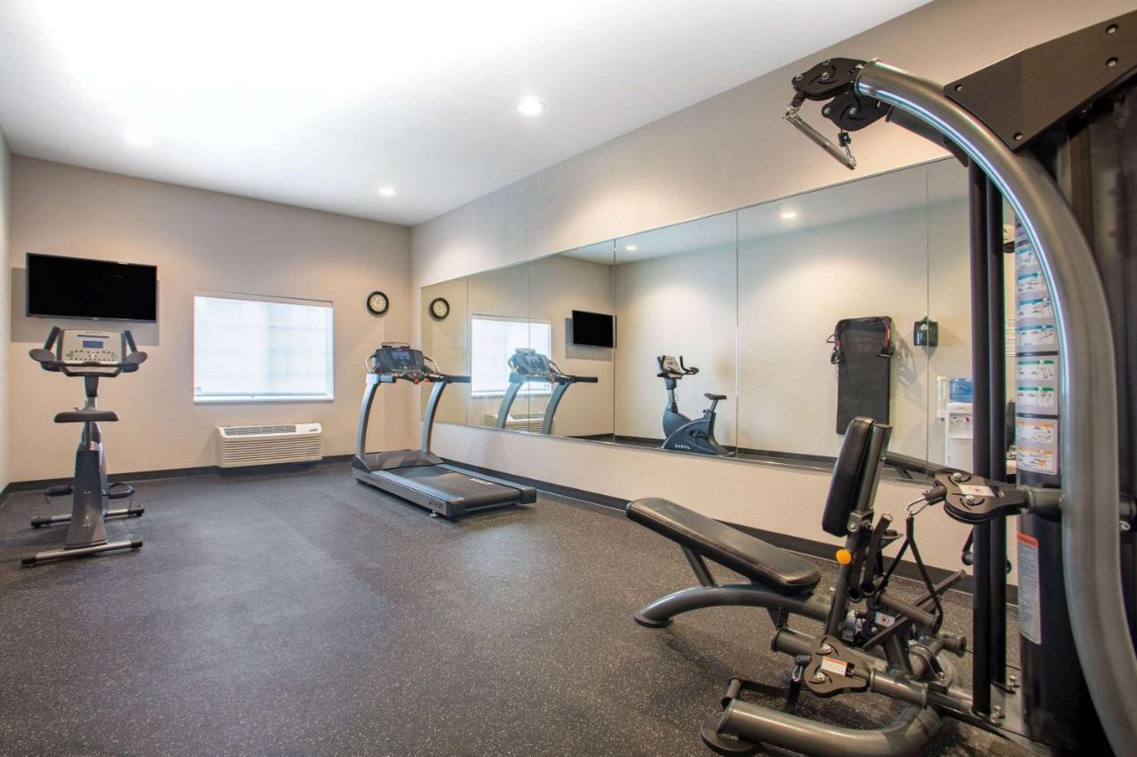 Microtel Inn & Suites By Wyndham Liberty Ne Kansas City Area Buitenkant foto